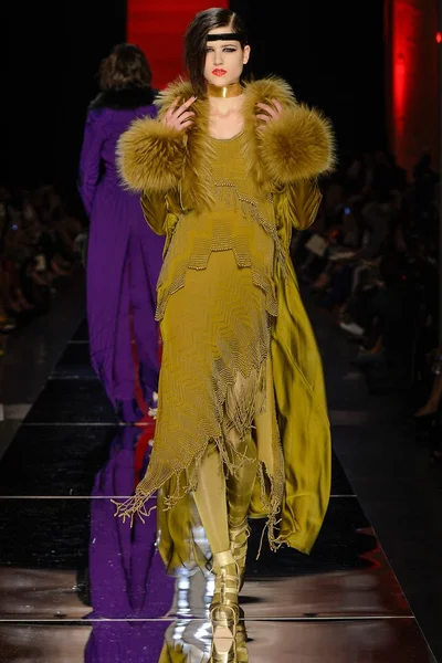 Look 28